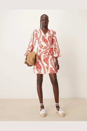 JDY Kimono-kjole med slå-om-front og rødt blomsterprint-Hvid