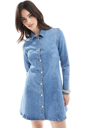 Miss Selfridge Figursyet minikjole med stretch, lange ærmer, sømdetaljer og flagrende kant i denim-Blå