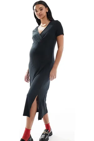 Mama;licious Mamalicious Maternity - ribstrikket maxikjole med korte ærmer i jersey