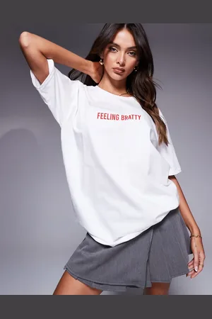 In The Style Og oversized T-shirt med "Feeling Bratty"-slogan