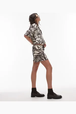 Topshop Frotté-shorts med brunt blomstermønster - Del af sæt