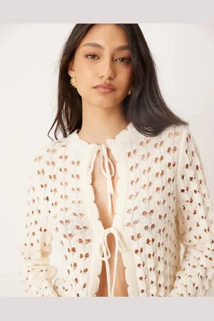 ASOS Ecrufarvet strikket cardigan med bindebånd foran og svaj i ærmerne-Hvid