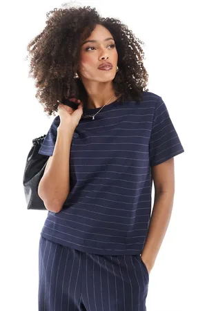 AWARE Marineblå T-shirt med firkantet pasform og striber - Del af sæt