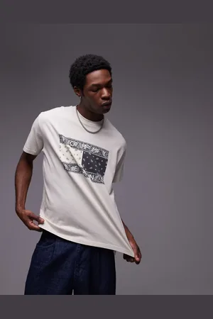 Tommy Hilfiger Råhvid og sort T-shirt med stort flagprint med paisley-mønster