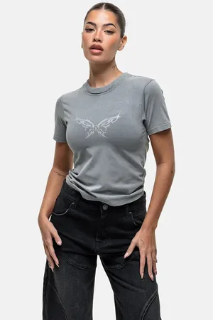 Good For Nothing Forvasket baby-t-shirt med sommerfugle-grungeprint