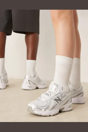 New Balance 740 - Sneakers i hvid og sølvfarve