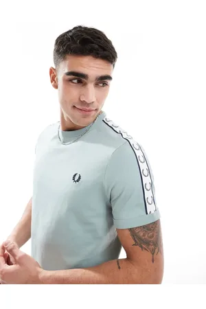 Fred Perry Lyseblå T-shirt med kontrasterende logobånd