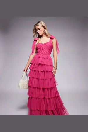 Lace & Beads Pink lagdelt maxikjole med sløjfer på skuldrene i tyl