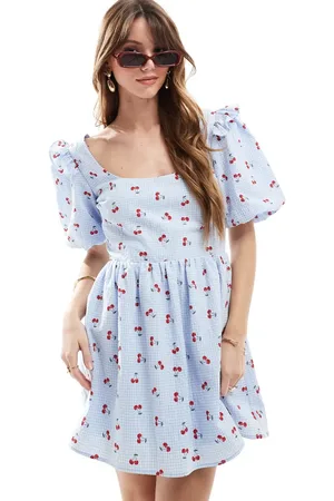 The Frolic Rynket babydoll-minikjole med pufærmer, flæser, og kirsebærprint i bæk-og-bølge-stof - Kun hos ASOS