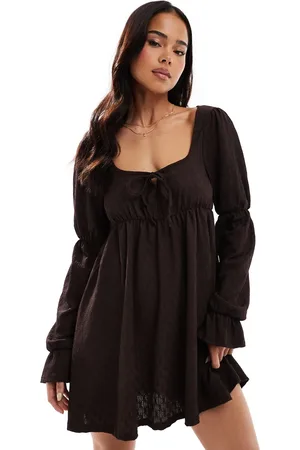 Miss Selfridge Chokoladebrun milkmaid-kjole med smock-snit og lange ærmer