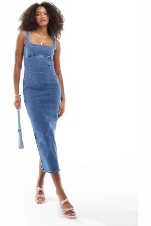 Bershka Lyseblå maxikjole i denim med formgivende effekt og stropper samt bodycon-pasform