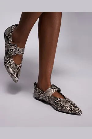 River Island Balletsko med spids snude og spændedetalje samt slangeprint-Grå