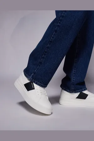 Armani Exchange Hvide sneakers med sort logo