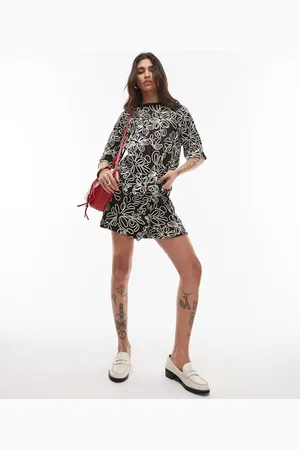 Topshop Shorts med monokromt blomstermønster i firkantet pasform - Del af sæt