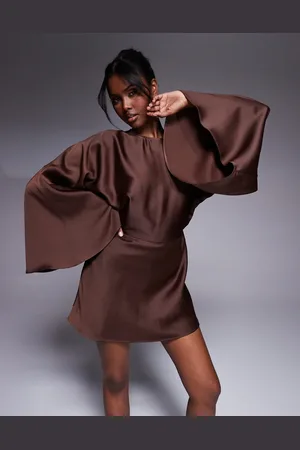 ASOS Chokoladebrunt playsuit med struktur, skort-detalje og flagermusærmer