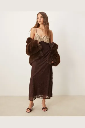 Miss Selfridge Chokoladebrun slip-maxikjole med kontrasterende panel i blondestof