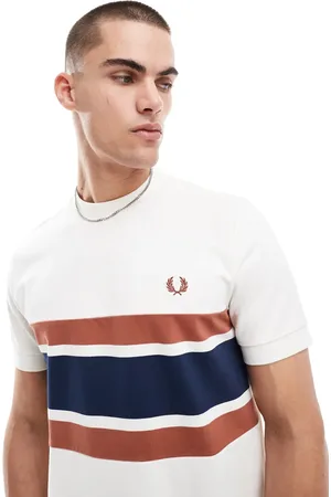 Fred Perry Rå T-shirt med brune og marineblå paneler