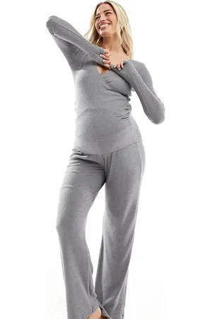 Hunkemöller Maternity - Gråt pyjamassæt med slå-om-top og bukser med vidde i børstet ribstrik-Multifarvet