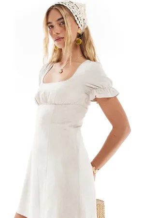 The Frolic Minikjole med pufærmer, firkantet hals, blondedetaljer og bindebånd på ryggen i hørblanding - Kun hos ASOS-Neutral