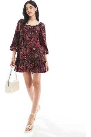 Miss Selfridge Lagdelt minikjole med paisley-blomstermønster-Multifarvet