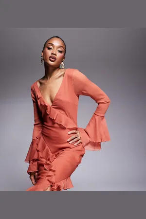 ASOS ASOS DESIGN Tall - Rustfarvet og langærmet maxikjole med V-hals, flæser og udskæringsdetalje-Rød