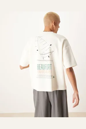 ASOS Cremehvid oversized T-shirt med sportsgrafik i kraftigt stof på 300 gsm i firkantet pasform