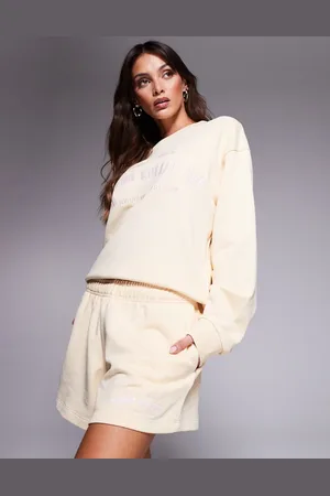 ASOS Weekend Collective - Lysegule shorts med broderet logo - Del af sæt