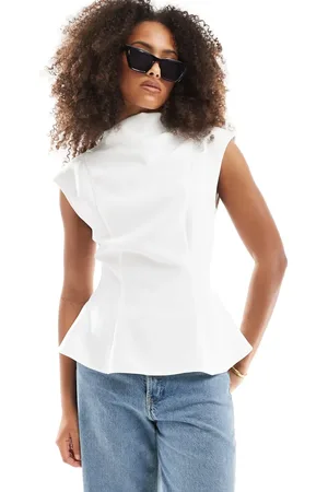 ASOS Cremehvid peplumoverdel med korte ærmer og taljedetalje