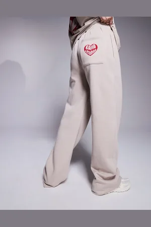Kaiia Beige joggingbukser med rødt hjerteprint på baglommen - Del af sæt-Neutral