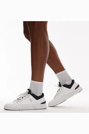 On Running ON - The Roger Advantage - Hvide sneakers