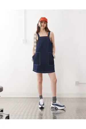Reclaimed Mini-pinafore-kjole i indigo vasket denim