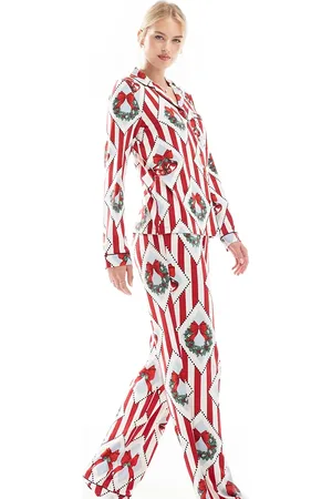 Chelsea Peers Jul - pyjamassæt i polyester med langærmet skjorte med reverskrave og bukser med vintage-juleprint