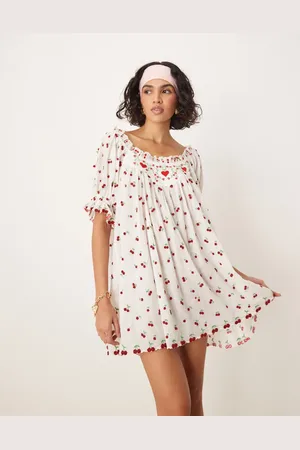 For Love & Lemons Hvid slip-kjole med perledetaljer og rødt kirsebærprint-Multifarvet