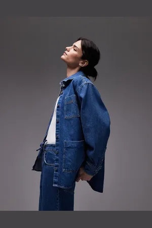 Lacoste Mellemvasket oversized denimjakke med kontrasterende syninger - Del af sæt
