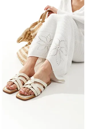 Stradivarius Beige og flade sandaler med stropdetaljer-Neutral
