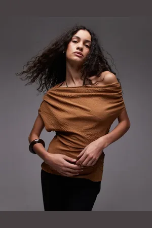 MANGO Rustrød oneshoulder-top med rynker-Brun