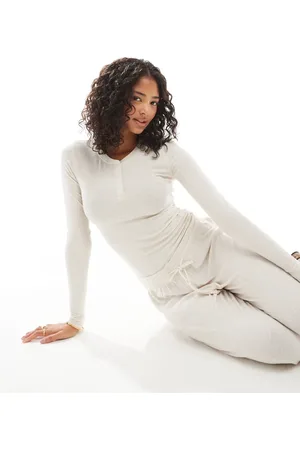 Cotton On Cotton On - Sleep Recovery - Cremefarvet meleret langærmet henley-top - Del af sæt-Neutral