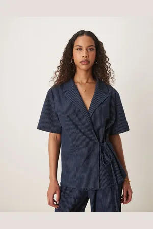 ASOS Skjorte med bindebånd foran og reverskrave i denimlook