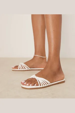 Raid Bella - Hvide og flade sandaler med stropper med knude