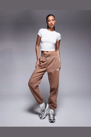 The North Face Essentials - Brune joggingbukser i afslappet pasform med tætsiddende benkant og logo