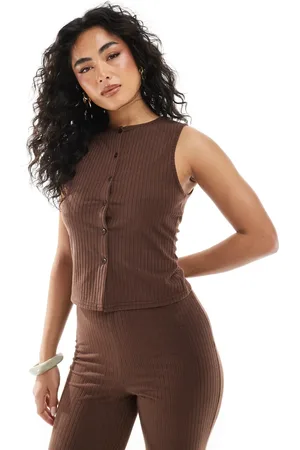Miss Selfridge Chokoladebrun og ærmeløs top med ribber og knapper - Del af sæt