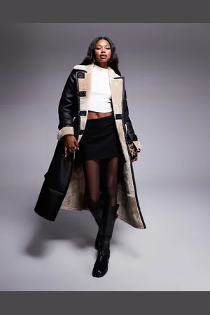 River Island Trenchcoat i imiteret læder med bælte og plysdetaljer