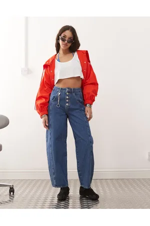 ASOS Mellemblå jeans med høj talje, knapgylp og tøndeformede ben