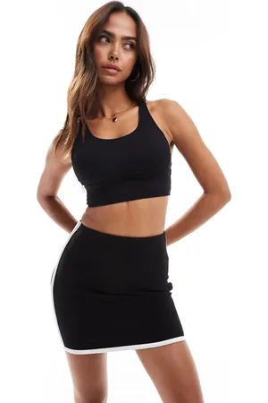 Tala Skinluxe - sports-BH med krydsende detalje på ryggen