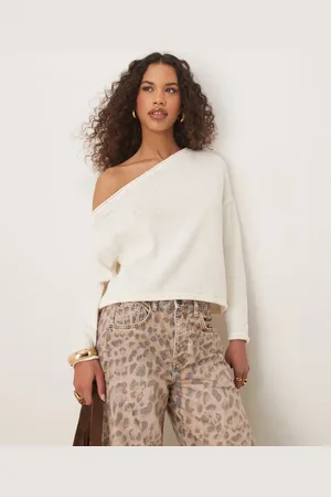 ASOS Ecrufarvet trøje med oneshoulder-snit i strikket bouclé-Hvid