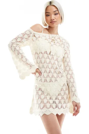 Miss Selfridge Cremehvid minikjole med asymmetrisk design og ærmer med svaj i pointelle-strik