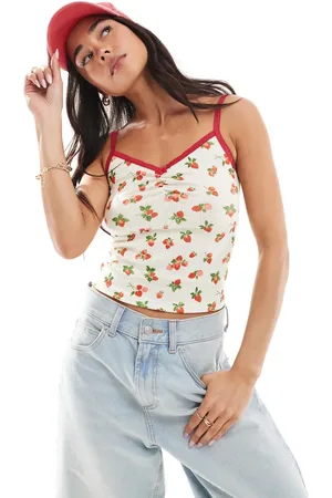 Daisy Street Hvid croptop med rødt blomsterprint og camistropper