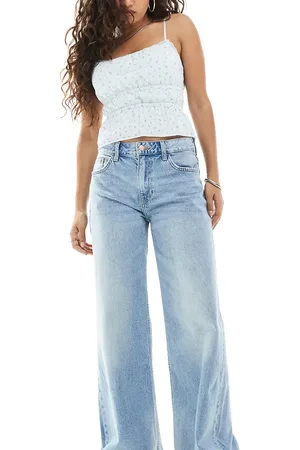Bershka Petite - Højtaljede jeans med vide ben i lys vask-Blå