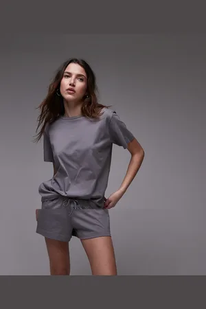 MANGO Koksgråt pyjamassæt med T-shirt og shorts i blød bomuld