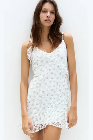 Pull&Bear Minikjole med flæser og blomstermønster i blondestof
